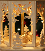 Tilgner-Pyramide mit Grödner Holzschnitzerei