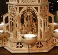 Krippenfiguren aus dem Gr&ouml;dnertal