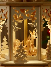 mit exklusiv geschnitzten Rehkitzen